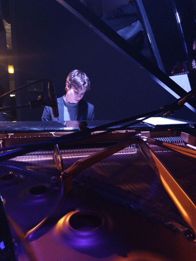 Lyric Anderson performing